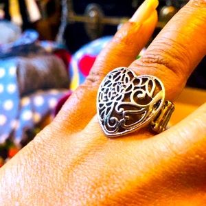VICTORIAN STYLE SILVER HEART RING